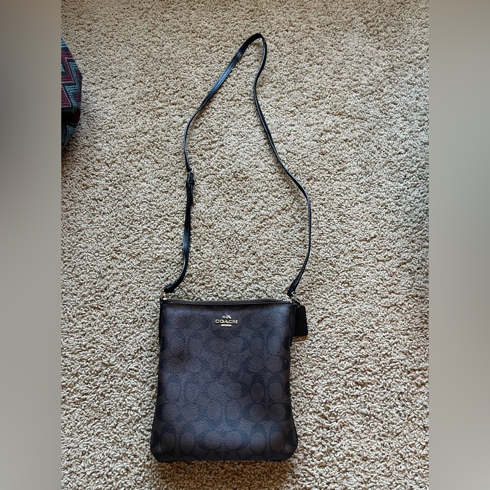 Coach: cross body brown coach bag